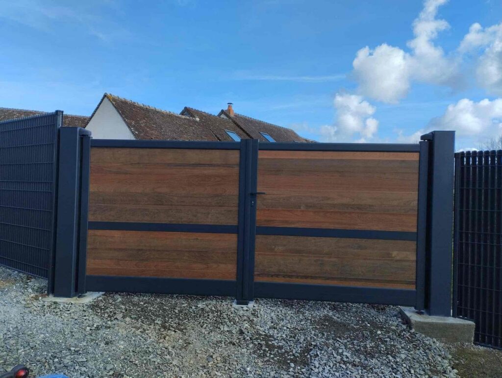 Le contraste des teintes bois et anthracite